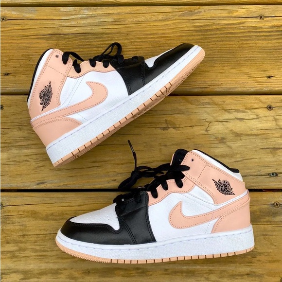 🦖SOLD!🦖Nike Jordan 1 Mid “Crimson Tint” 5.5y Artic Orange sneakers Unisex - Picture 2 of 16